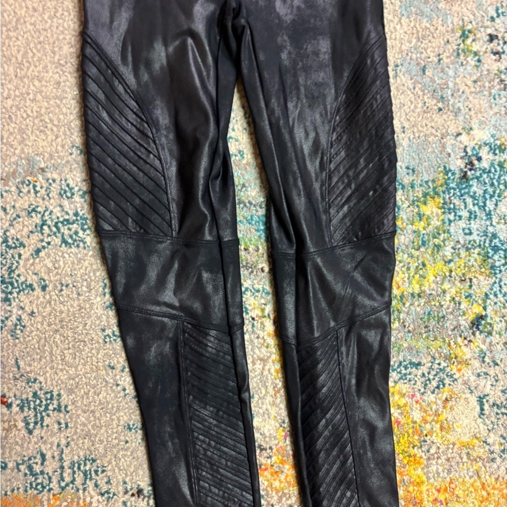 Spanx Faux Leather Moto Leggings Womens Black Shaping Size Large - Picture 3 of 5